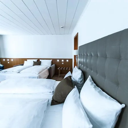 Bayerischer Hof Hotel 4*