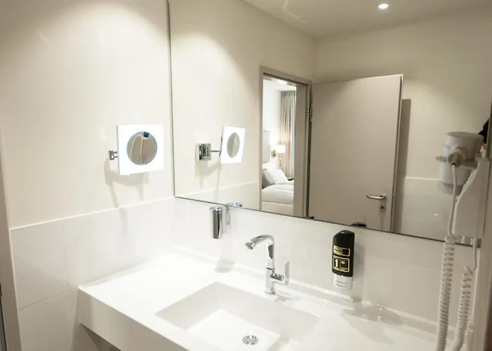 Bayerischer Hof Hotel 4*