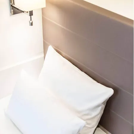 Отель Bayerischer Hof Китцинген