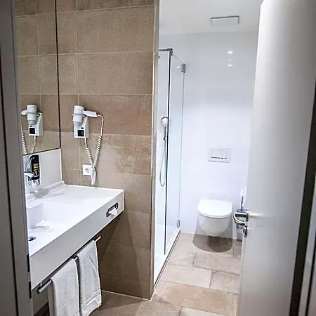 Отель Bayerischer Hof 4*