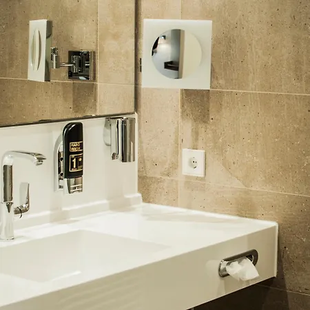 Bayerischer Hof Otel 4*